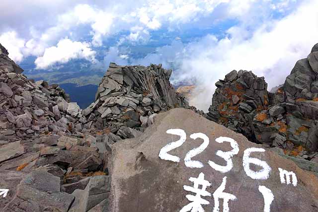 岩手山岳ガイドクラブ 大塚裕之のガイドツアー 鳥海山 鉾立